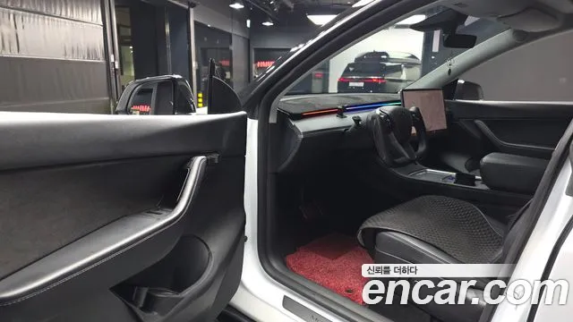 Tesla Model Y — Фото автомобиля 10