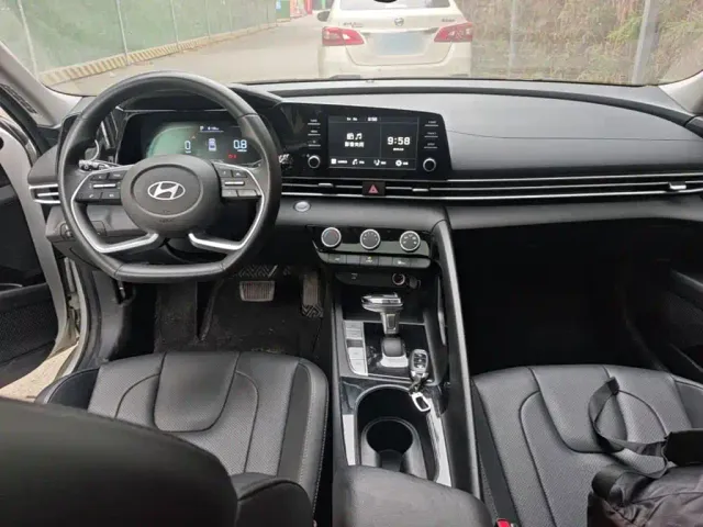 Hyundai Elantra — Фото автомобиля 9