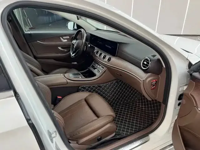 Mercedes-Benz E-Class — Фото автомобиля 9