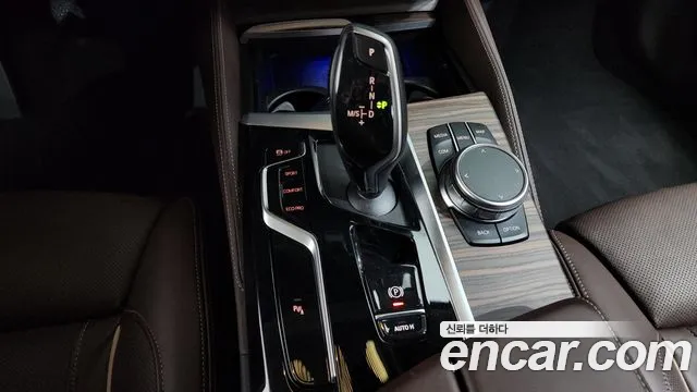 BMW 5 Series G30 — Фото автомобиля 9