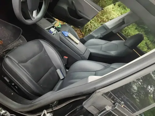 Tesla Model 3 — Фото автомобиля 11