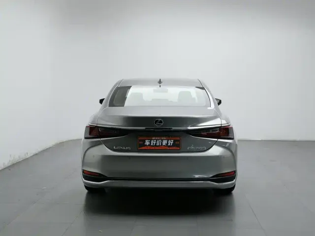 Lexus ES — Фото автомобиля 4