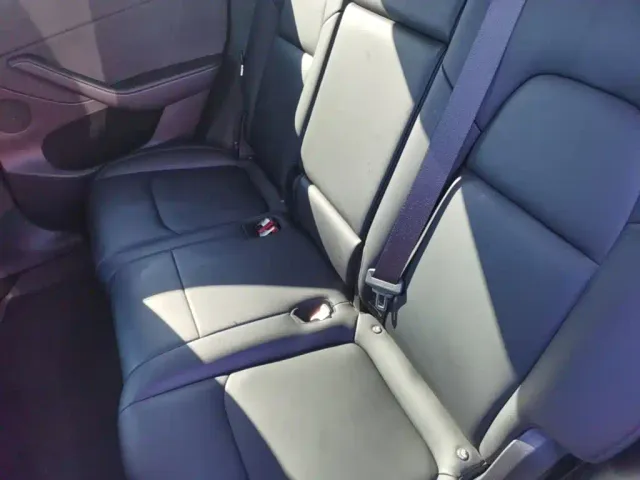 Tesla Model Y — Фото автомобиля 19