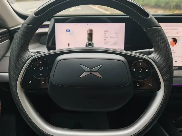 Xpeng P7 — Фото автомобиля 10