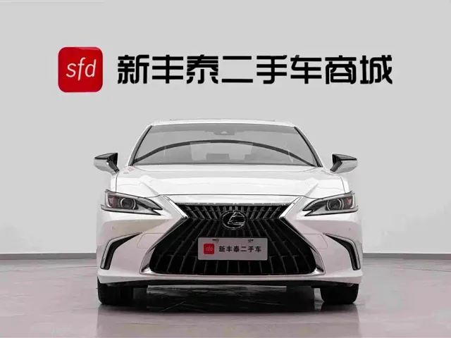 Lexus ES — Фото автомобиля 2