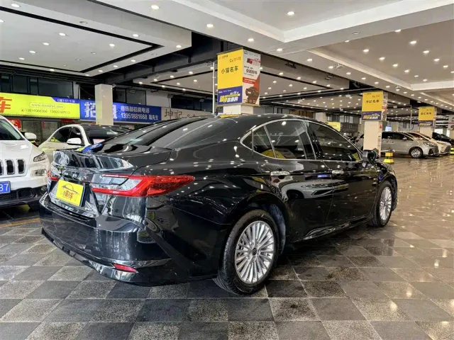 Toyota Camry — Фото автомобиля 10
