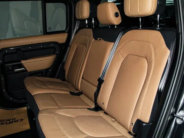Land Rover Defender — Фото автомобиля 20