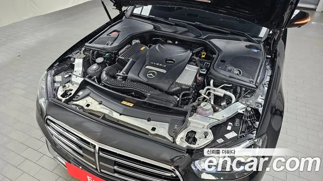 Mercedes-Benz E-Class — Фото автомобиля 6