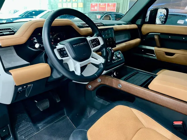 Land Rover Defender — Фото автомобиля 7