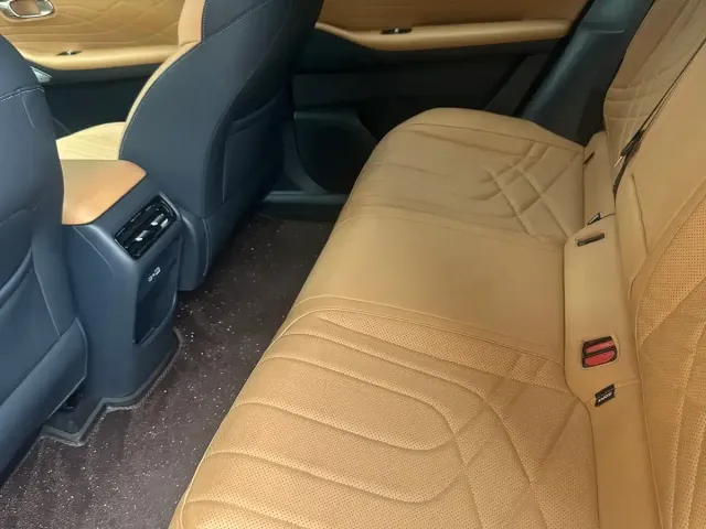 Geely Galaxy Starship 7 EM-i — Фото автомобиля 11