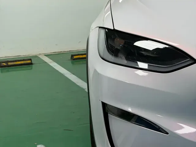 Tesla Model X — Фото автомобиля 4