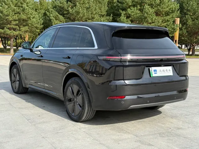 Li Auto L7 — Фото автомобиля 8