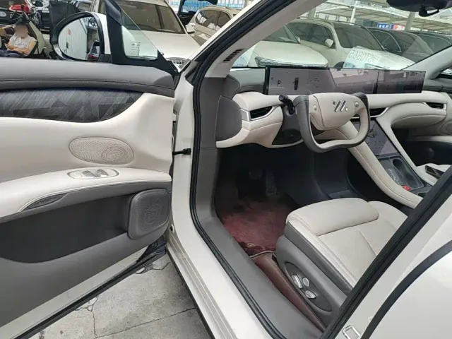 IM Motors LS6 — Фото автомобиля 15
