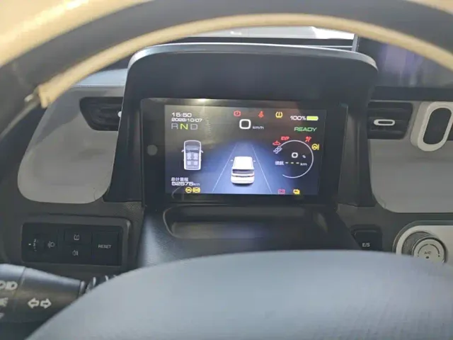 Wuling Hongguang Mini EV — Фото автомобиля 11