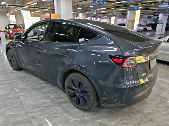Tesla Model Y 2024 Rear-Wheel Drive Version — Фото автомобиля 4