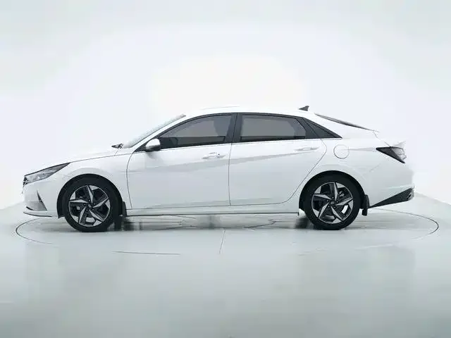 Hyundai Elantra — Фото автомобиля 9