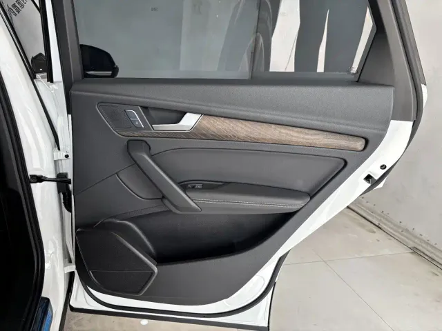 Audi Q5L — Фото автомобиля 23