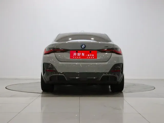 BMW i4 — Фото автомобиля 5