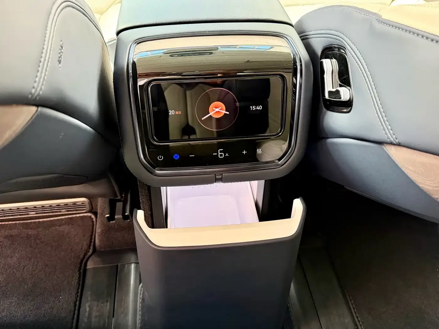 ZEEKR Zeekr 9X 2025 model Ultra Edition 70kWh — Фото автомобиля 17