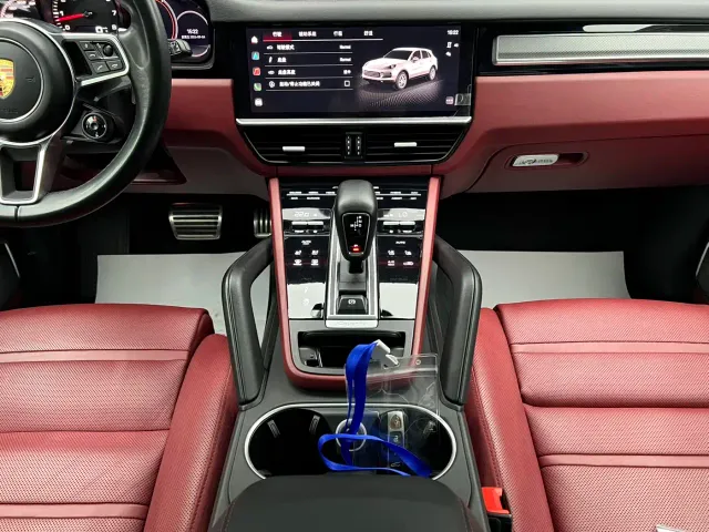 Porsche Cayenne — Фото автомобиля 18