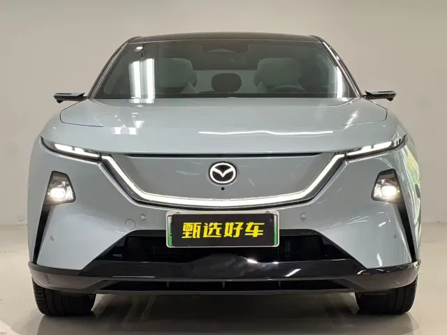 Mazda EZ-60 — Фото автомобиля 2