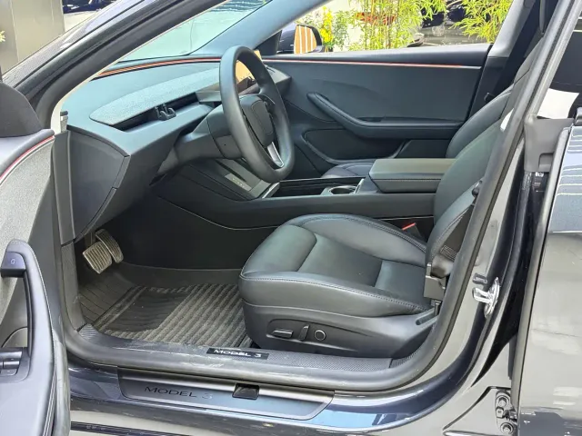Tesla Model 3 — Фото автомобиля 4