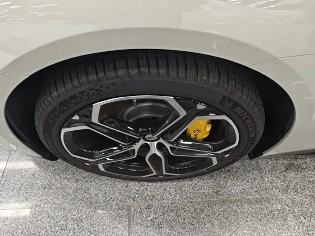 Xiaomi SU7 — Фото автомобиля 22