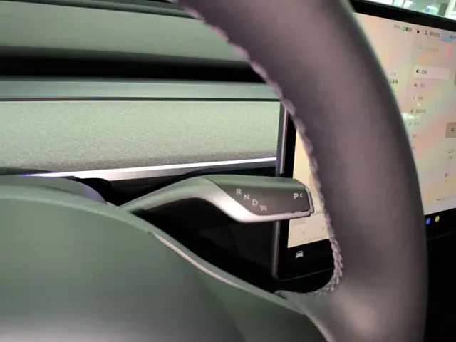 Tesla Model Y — Фото автомобиля 13