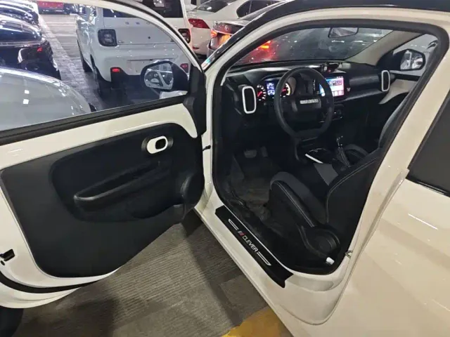 Roewe Clever — Фото автомобиля 15