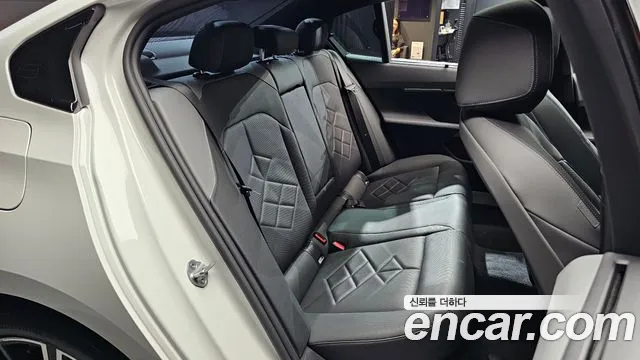 BMW 5 Series G60 — Фото автомобиля 16