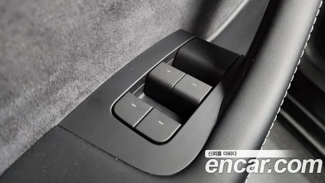 Tesla Model Y — Фото автомобиля 29