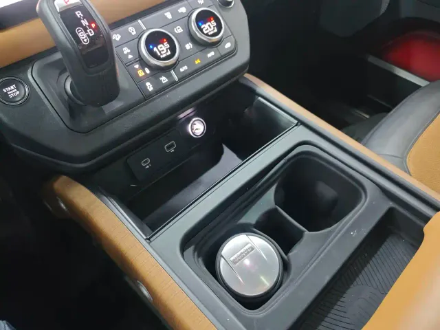 Land Rover Defender — Фото автомобиля 17