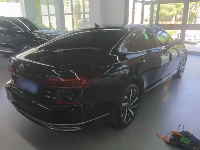 Volkswagen Passat — Фото автомобиля 6