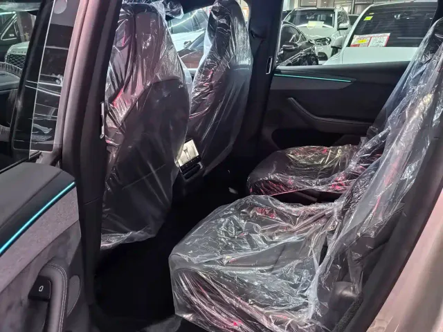 Tesla Model Y L — Фото автомобиля 7