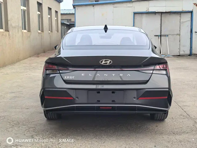 Hyundai Elantra — Фото автомобиля 5