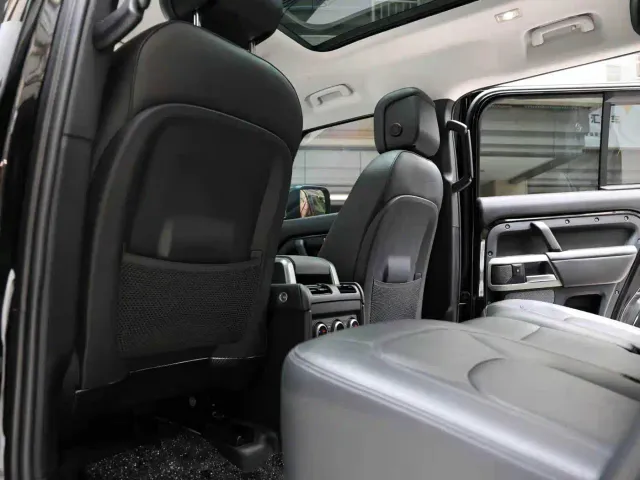 Land Rover Defender — Фото автомобиля 9