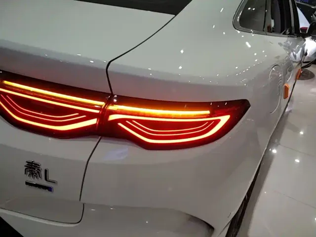 BYD Qin L — Фото автомобиля 7