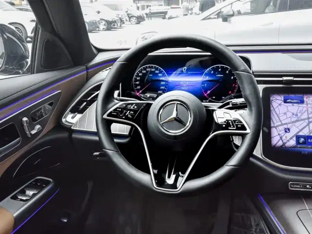 Mercedes-Benz E-Class — Фото автомобиля 12