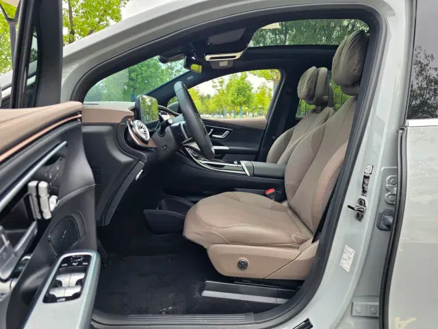 Mercedes-Benz EQE SUV — Фото автомобиля 9
