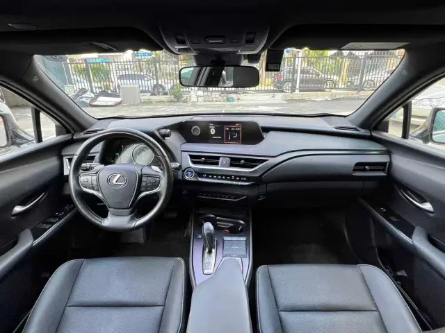 Lexus UX — Фото автомобиля 6