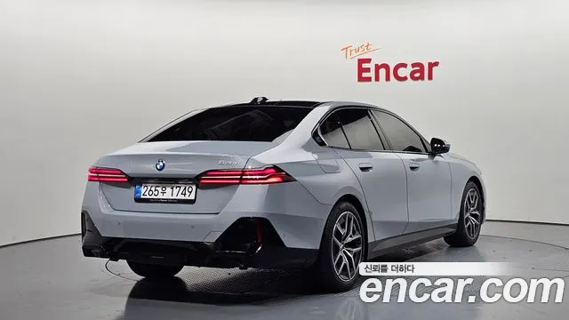 BMW 5-Series — Фото автомобиля 2