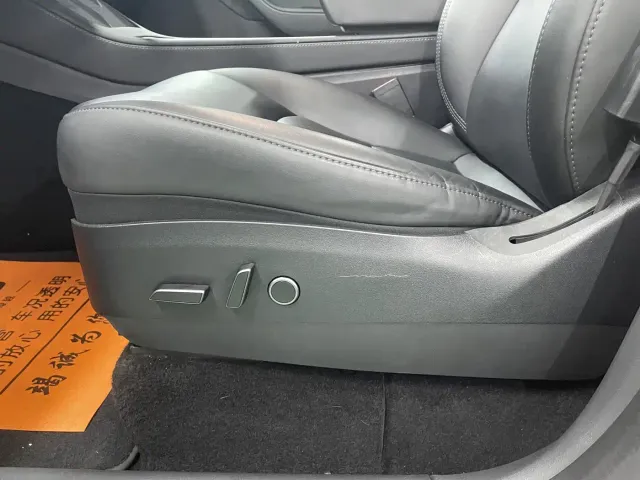 Tesla Model Y — Фото автомобиля 21