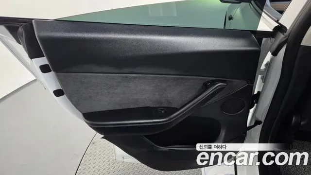 Tesla Model Y — Фото автомобиля 14