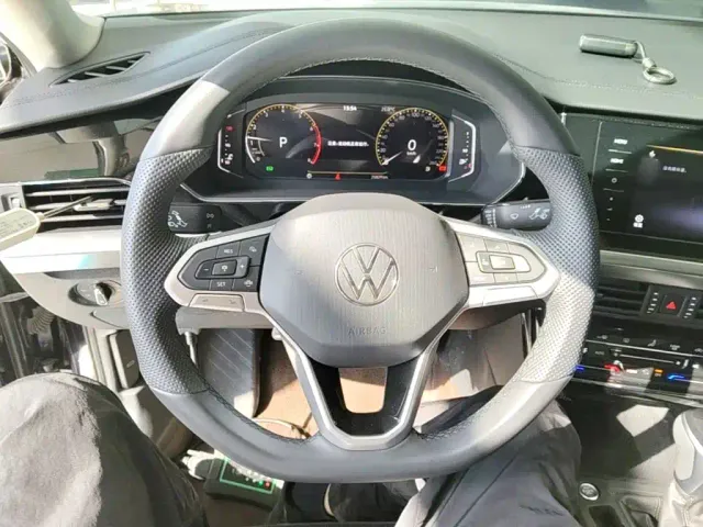 Volkswagen Passat — Фото автомобиля 10