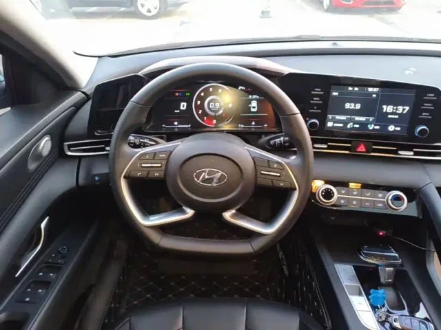 Hyundai Elantra — Фото автомобиля 10