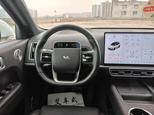 Li Auto L9 — Фото автомобиля 23