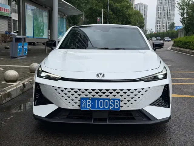 Changan UNI-V — Фото автомобиля 5