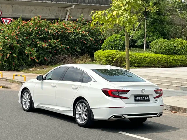 Honda Accord — Фото автомобиля 4