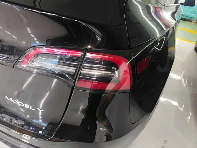 Tesla Model Y — Фото автомобиля 7