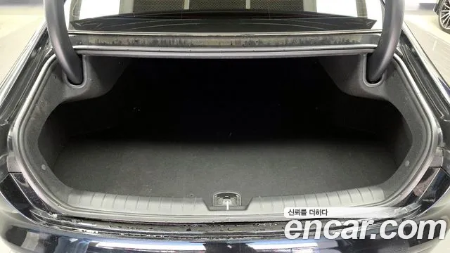 Hyundai Grandeur Grandeur (GN7) 2.5 Бензин 2WD — Фото автомобиля 20